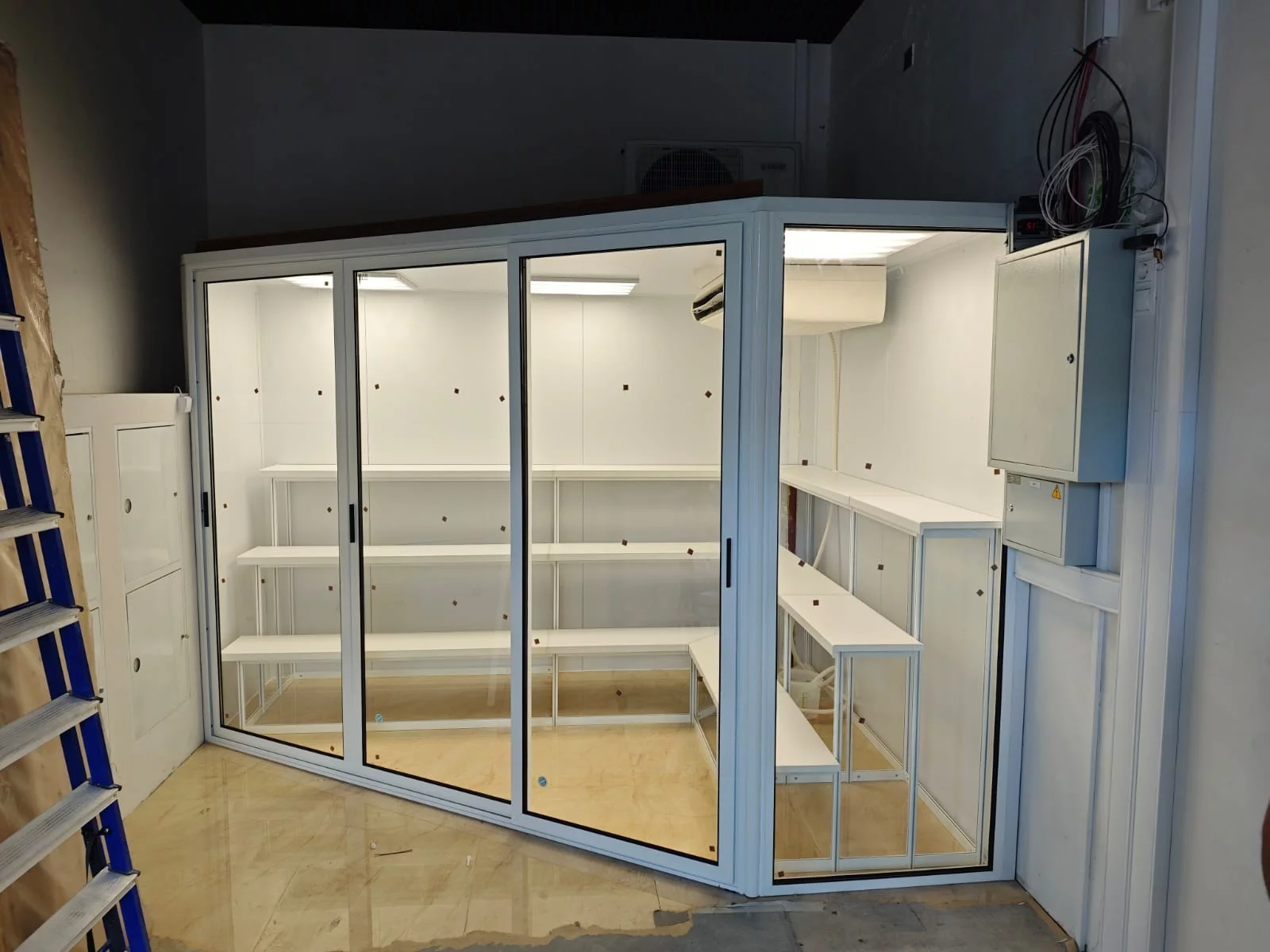 Цветочный холодильник